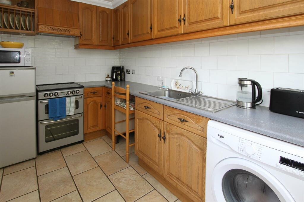 Additional property image - Hook End Road, Hook End