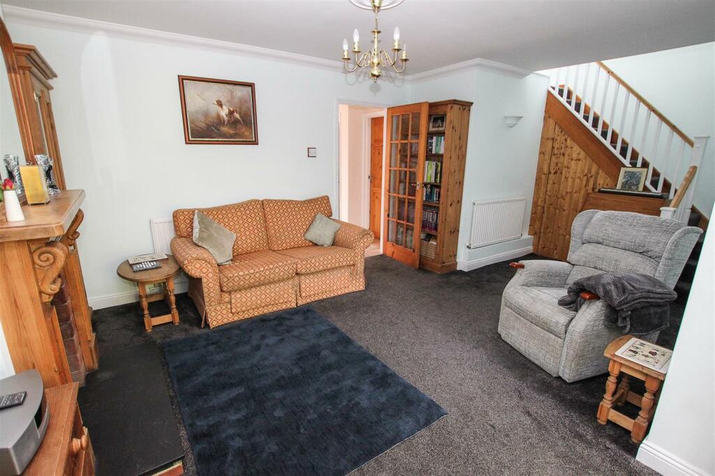 Additional property image - Hook End Road, Hook End