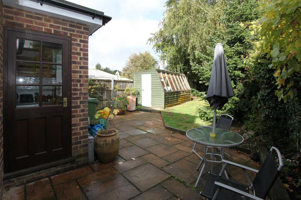 Additional property image - Hook End Road, Hook End