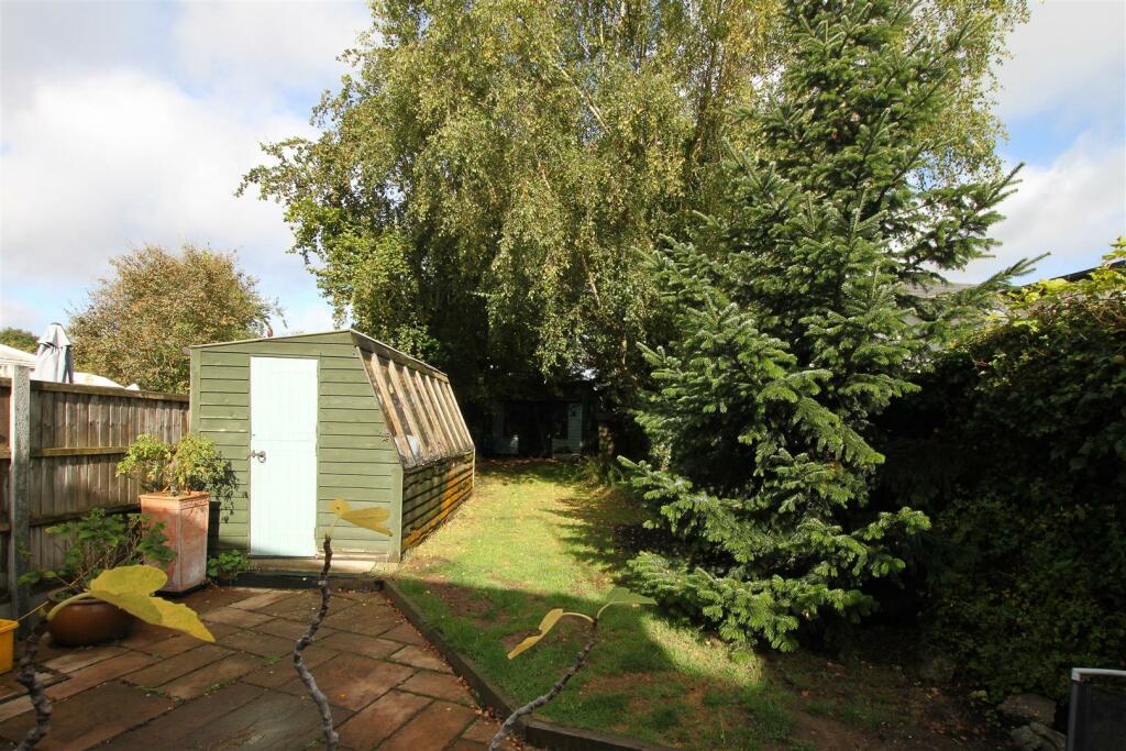 Additional property image - Hook End Road, Hook End