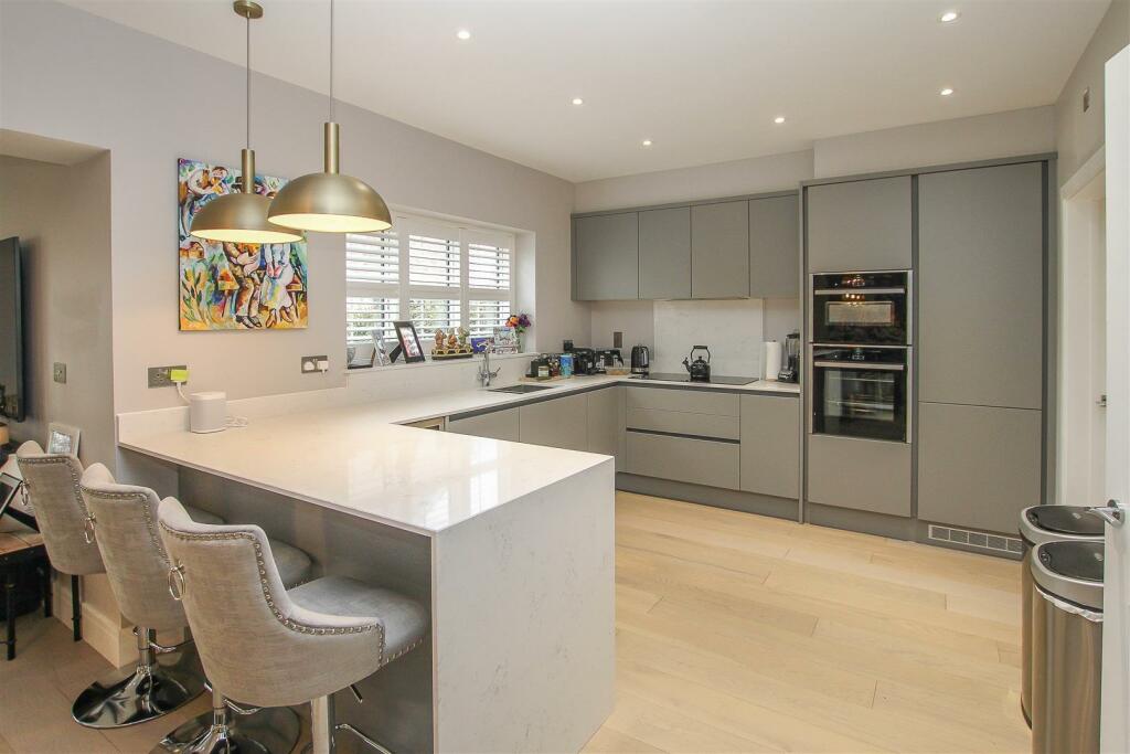 Additional property image - Little Ridings Lane, Ingatestone