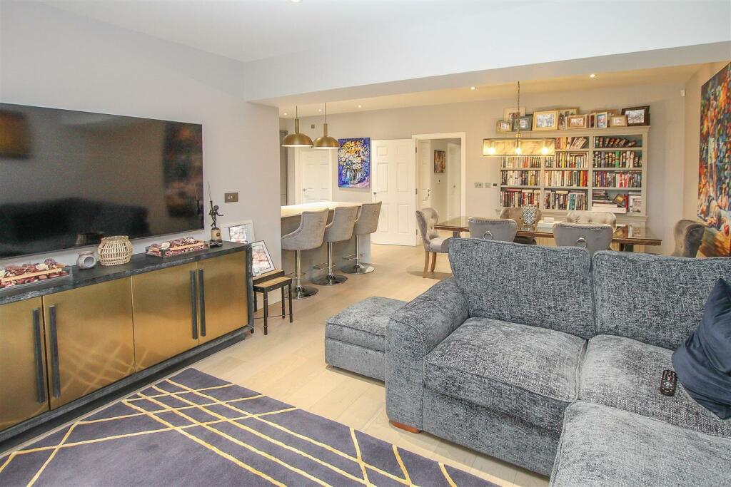 Additional property image - Little Ridings Lane, Ingatestone