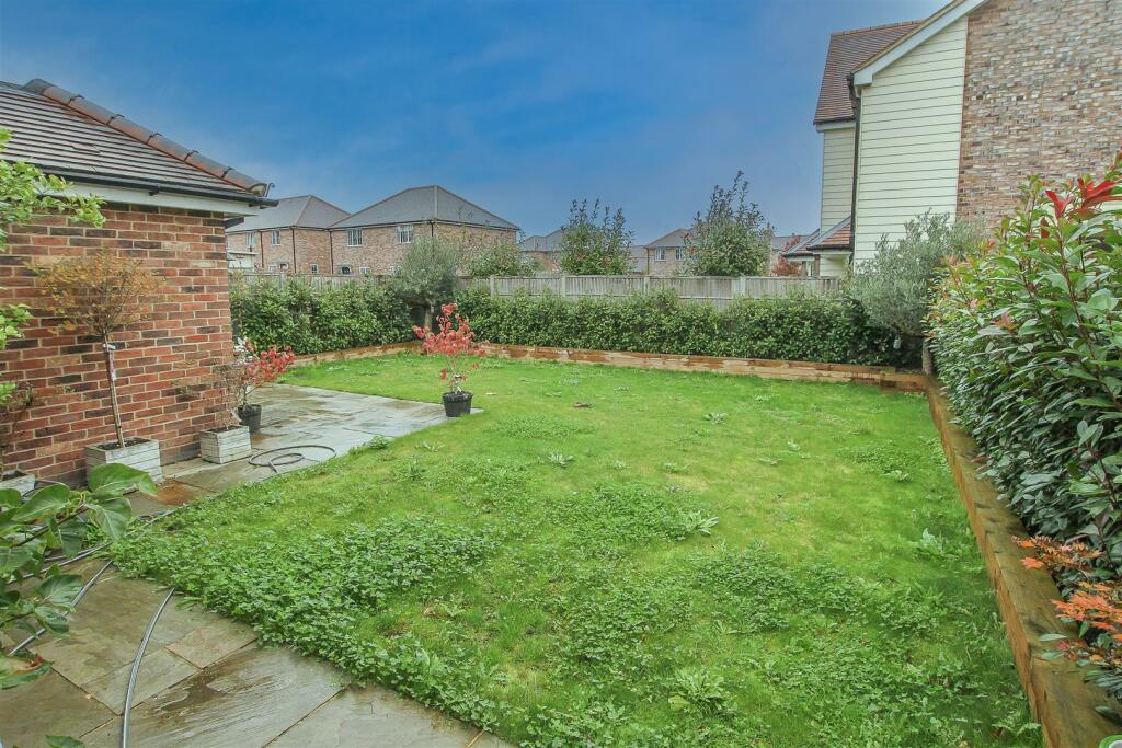 Additional property image - Little Ridings Lane, Ingatestone