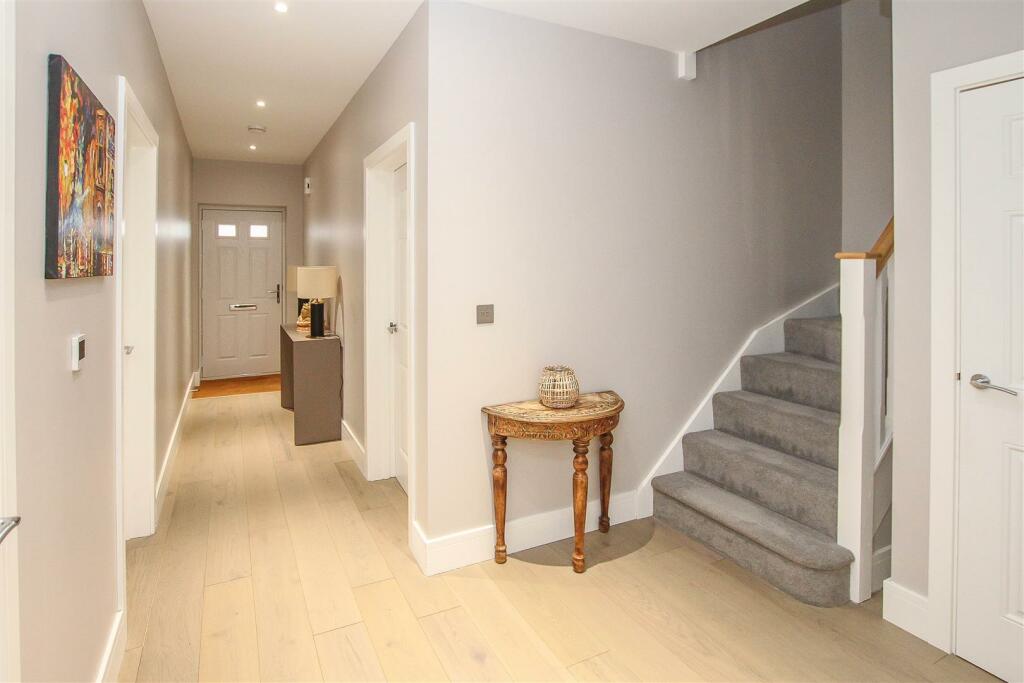 Additional property image - Little Ridings Lane, Ingatestone