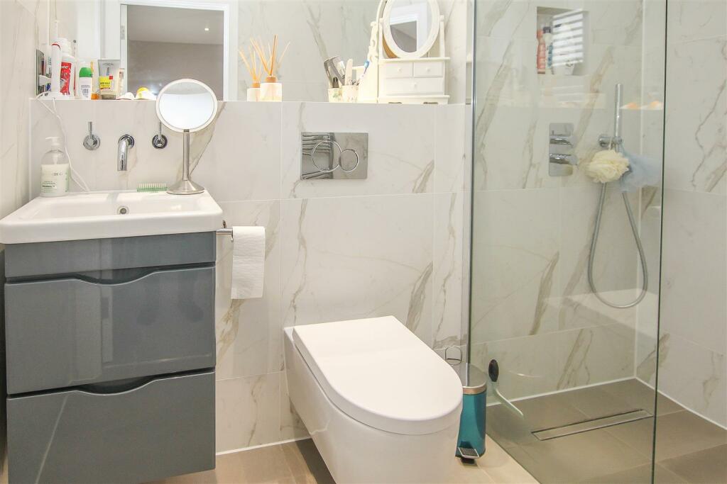 Additional property image - Little Ridings Lane, Ingatestone