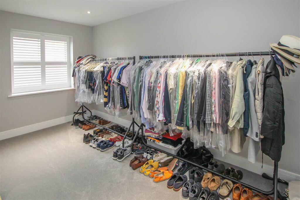 Additional property image - Little Ridings Lane, Ingatestone