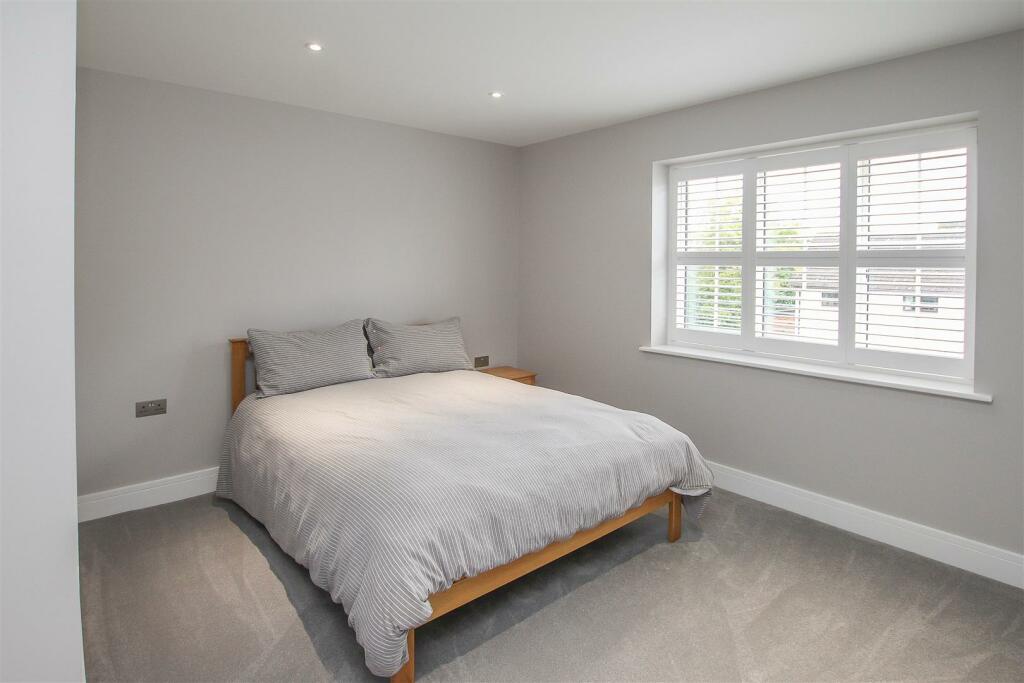 Additional property image - Little Ridings Lane, Ingatestone