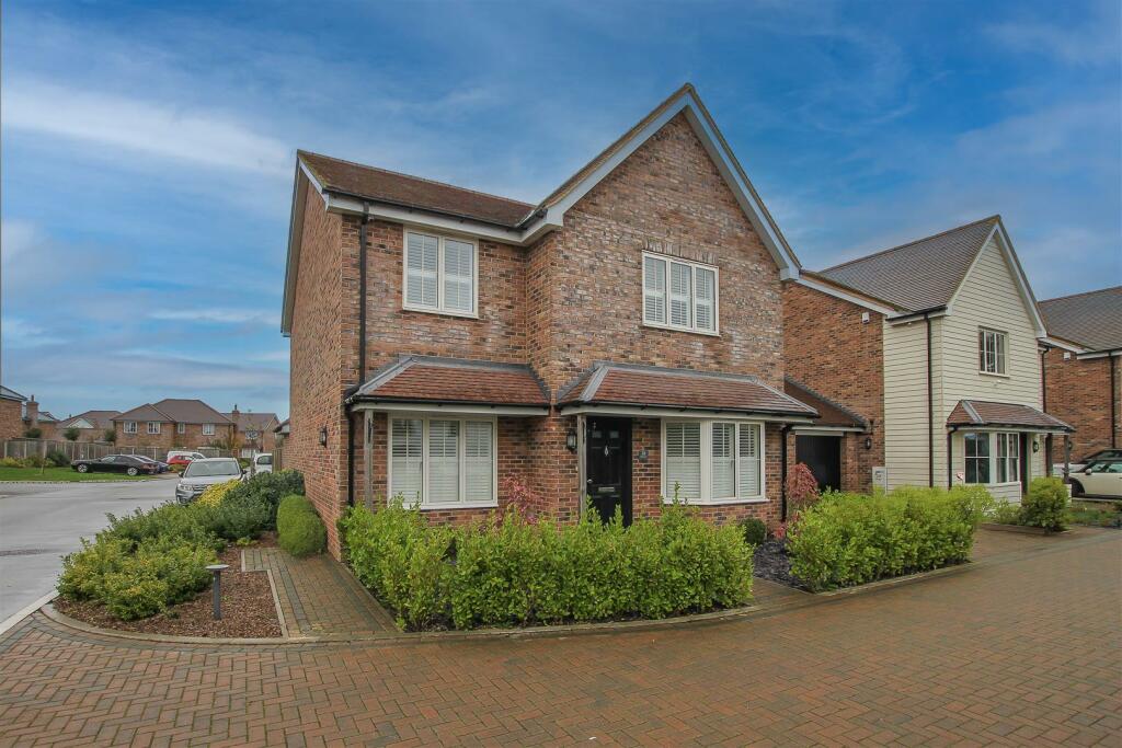 Additional property image - Little Ridings Lane, Ingatestone
