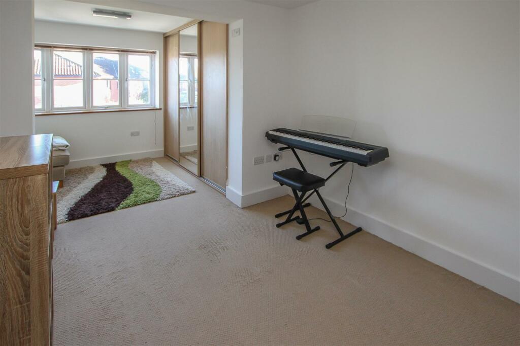 Additional property image - Great Fox Meadow, Kelvedon Hatch