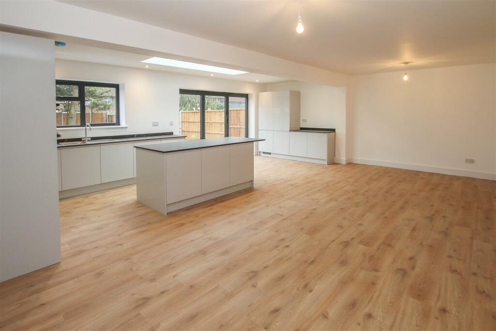 Additional property image - Stocks Lane, Kelvedon Hatch, Brentwood
