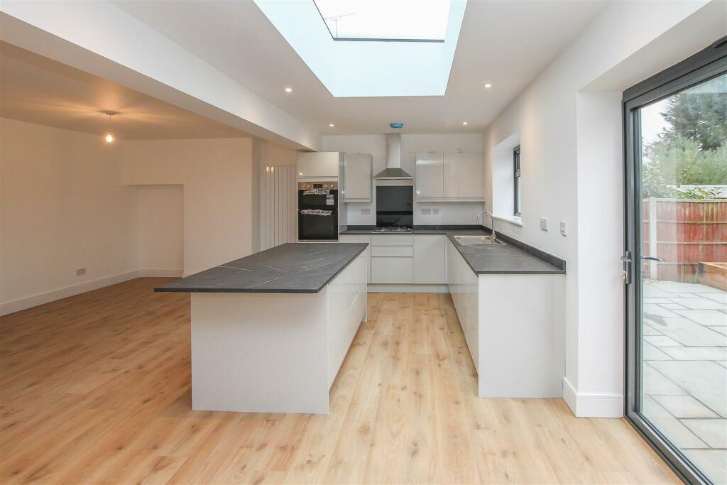 Additional property image - Stocks Lane, Kelvedon Hatch, Brentwood