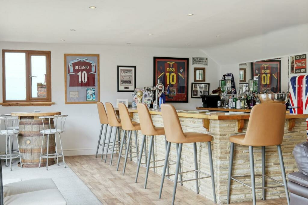 Additional property image - Loves Green, Highwood, Chelmsford