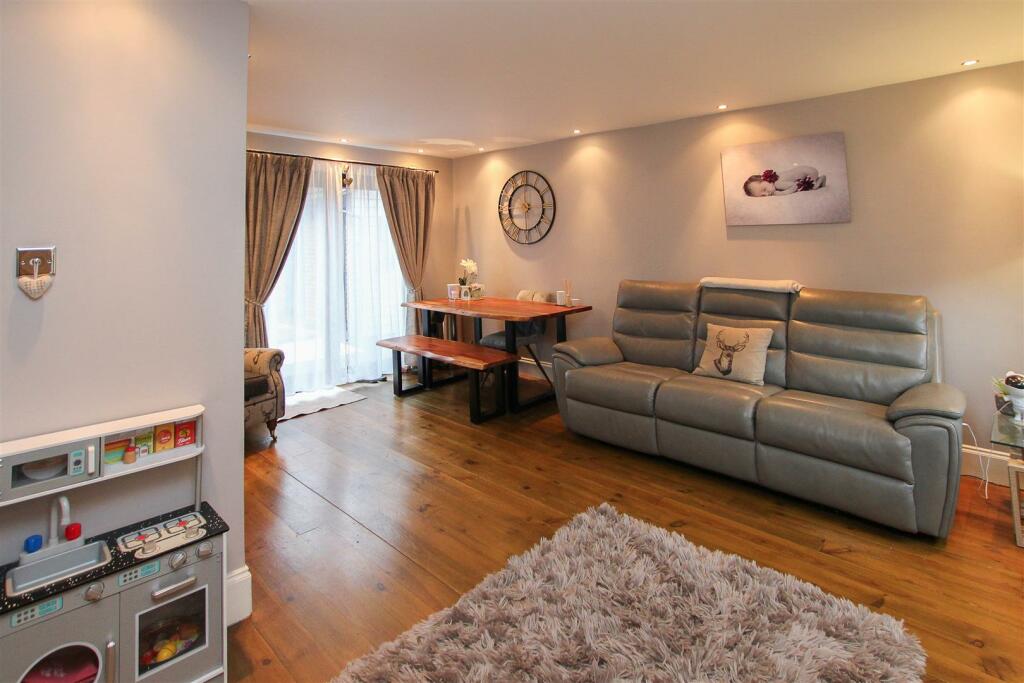 Additional property image - The Finchingfields, Kelvedon Hatch, Brentwood
