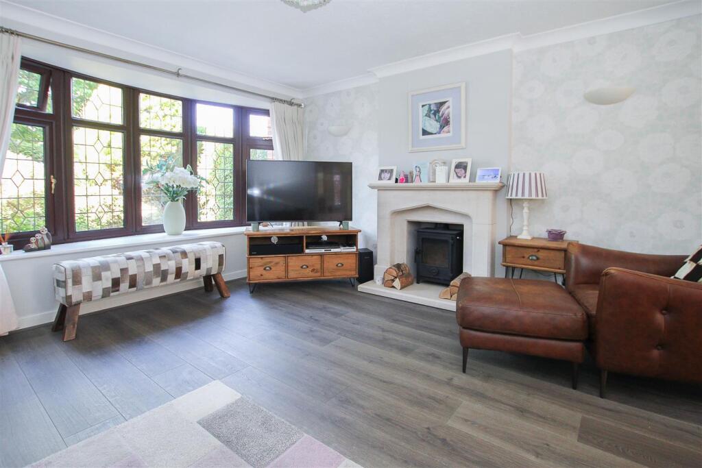 Additional property image - Barn Mead, Doddinghurst, Brentwood