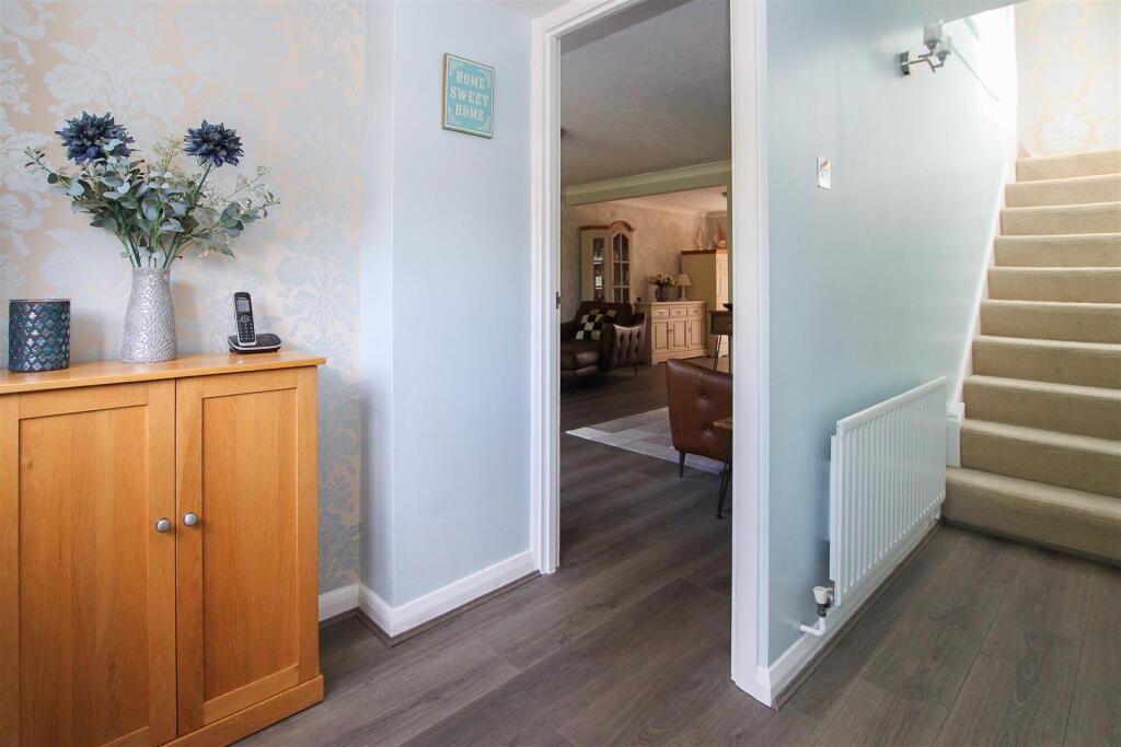 Additional property image - Barn Mead, Doddinghurst, Brentwood