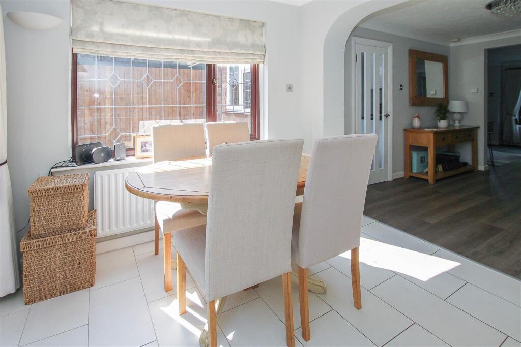 Additional property image - Barn Mead, Doddinghurst, Brentwood