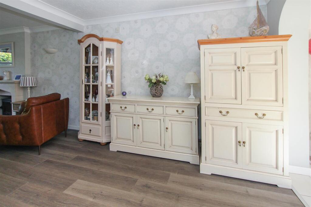 Additional property image - Barn Mead, Doddinghurst, Brentwood