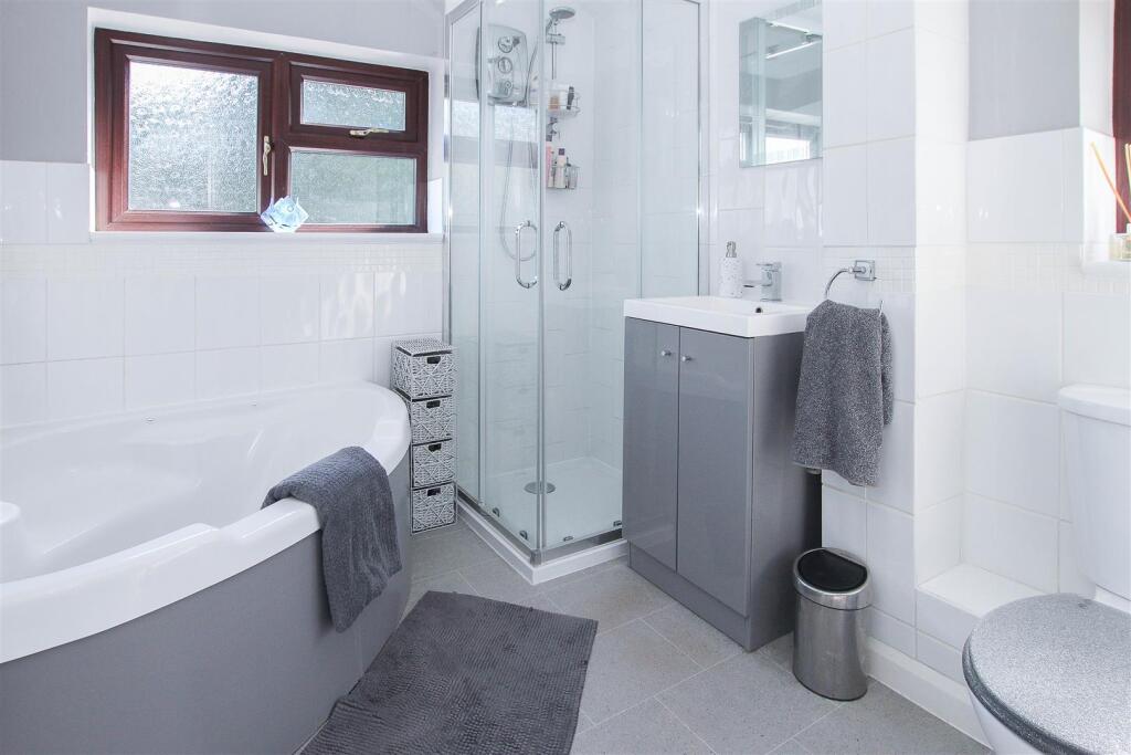 Additional property image - Barn Mead, Doddinghurst, Brentwood