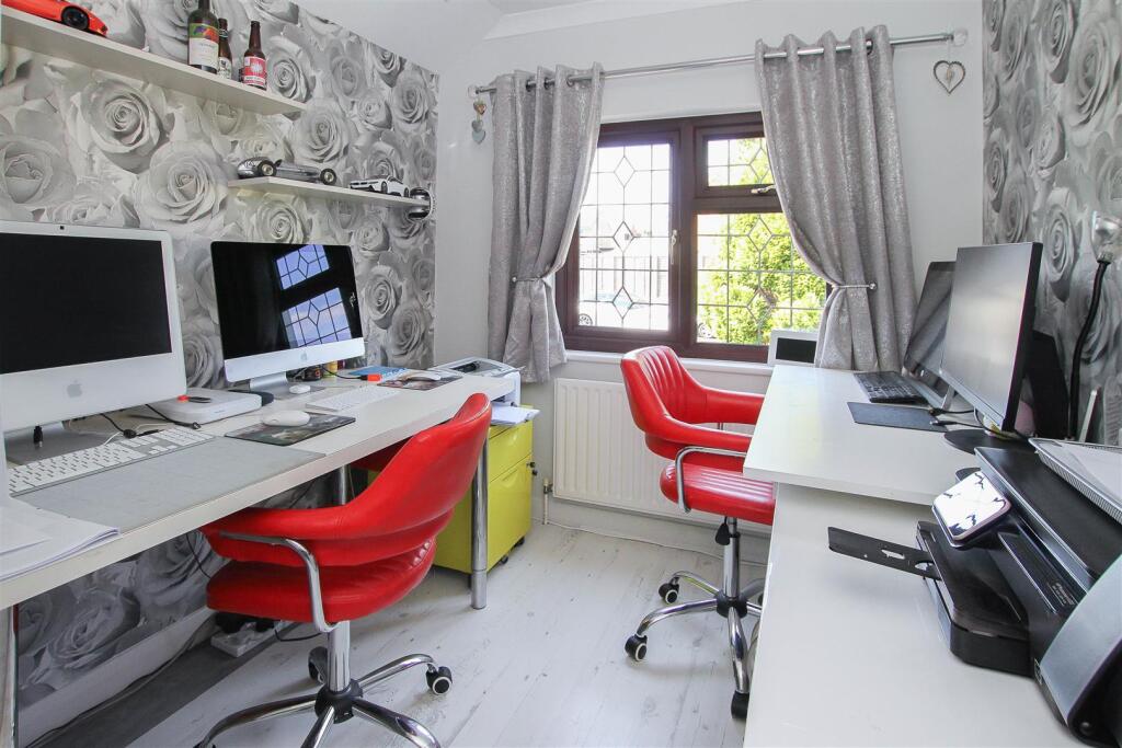 Additional property image - Barn Mead, Doddinghurst, Brentwood