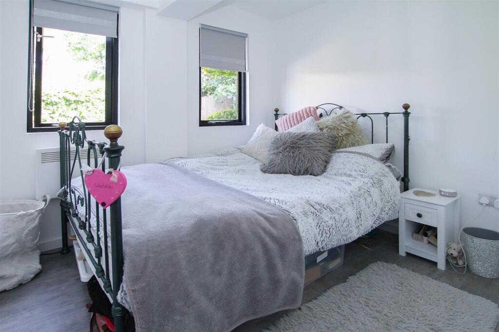 Additional property image - Barn Mead, Doddinghurst, Brentwood