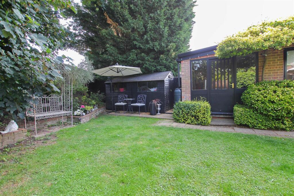 Additional property image - Barn Mead, Doddinghurst, Brentwood
