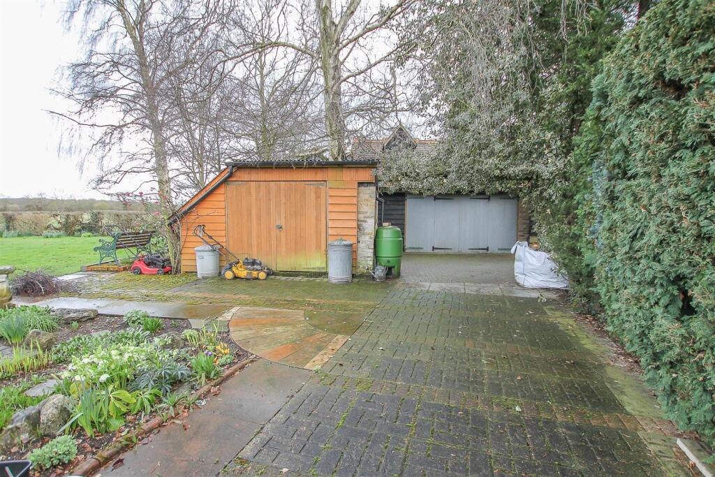 Additional property image - Chelmsford Road, Blackmore, Ingatestone
