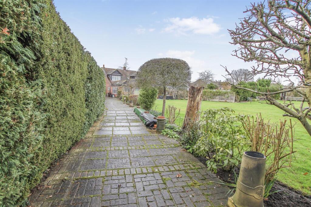 Additional property image - Chelmsford Road, Blackmore, Ingatestone