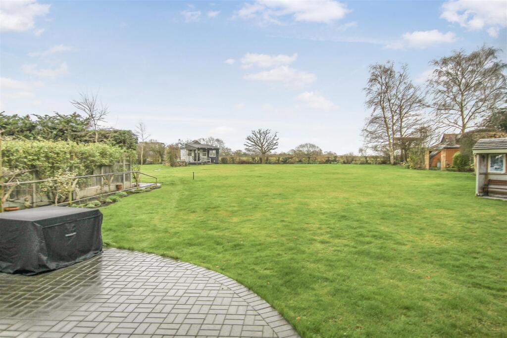 Additional property image - Chelmsford Road, Blackmore, Ingatestone