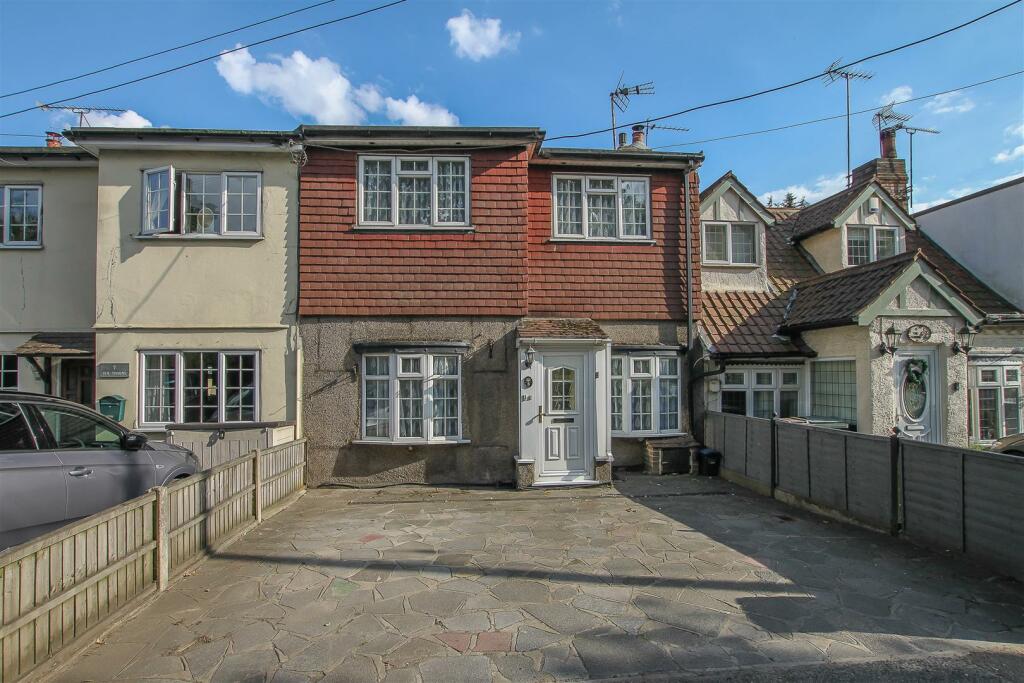 2 bedroom terraced house for sale in Ongar Road, Kelvedon Hatch, Brentwood, CM15