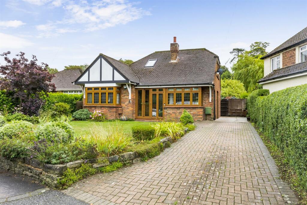 3 bedroom detached house for sale in Old London Road, Patcham Village