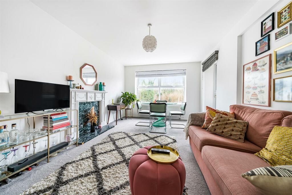 2 bedroom flat for sale in London Road, Patcham, Brighton, BN1