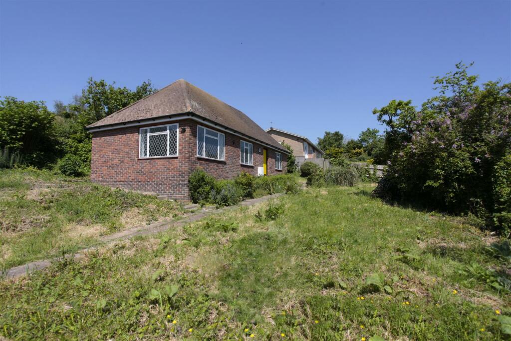 3 bedroom detached house for sale in Hollingbury Road, Fiveways, Brighton, BN1