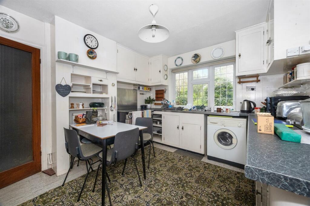 Additional property image - Surrenden Crescent, Surrenden, Brighton