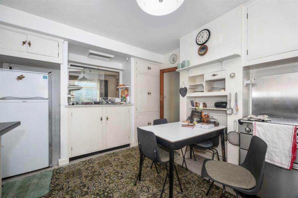 Additional property image - Surrenden Crescent, Surrenden, Brighton