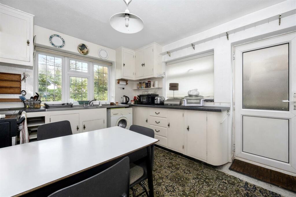Additional property image - Surrenden Crescent, Surrenden, Brighton