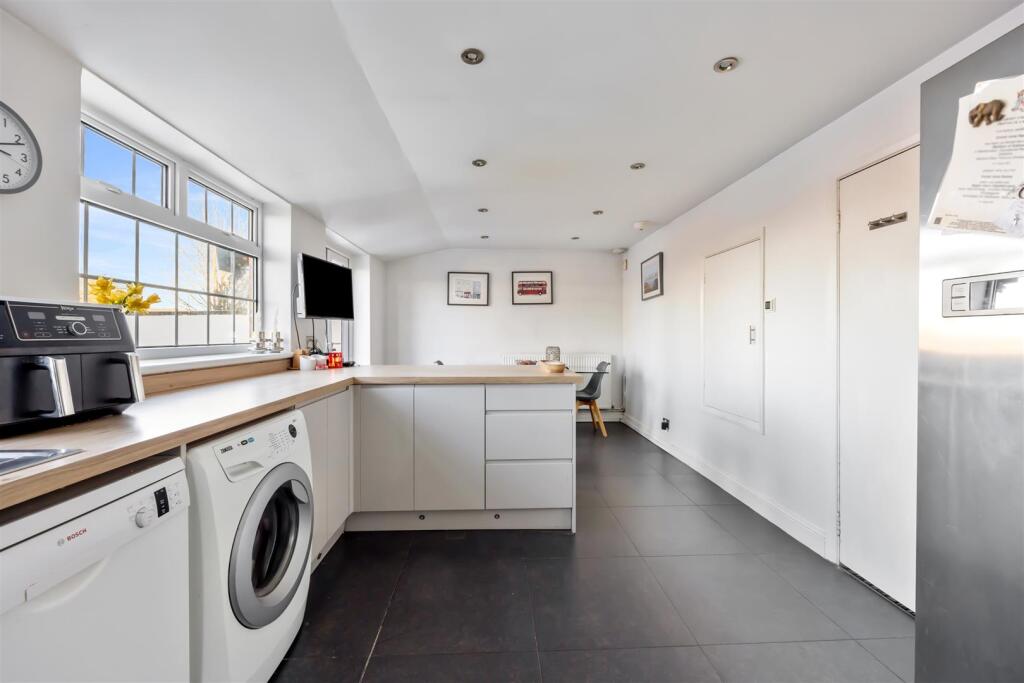 Additional property image - Highfield Crescent, Brighton