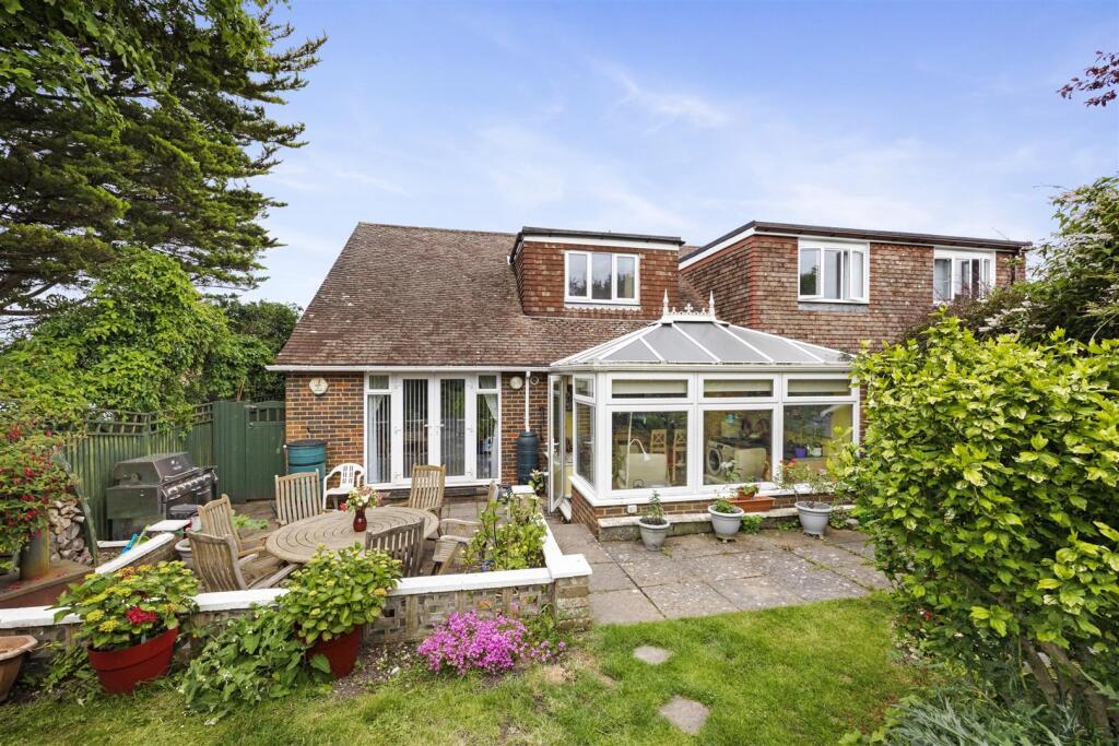 Additional property image - Beechwood Close, Surrenden, Brighton