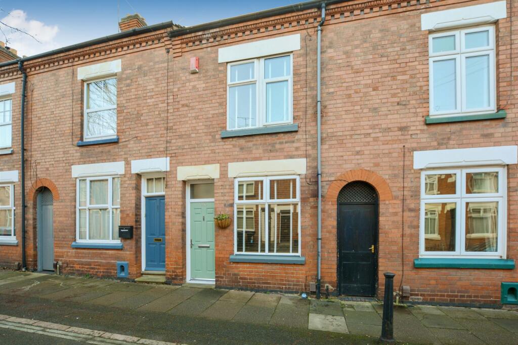 Main image of property: Avenue Road Extension, Clarendon Park, Leicester