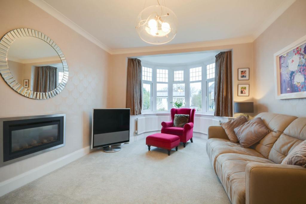 4 bedroom detached house for sale in Wimborne Road, South Knighton