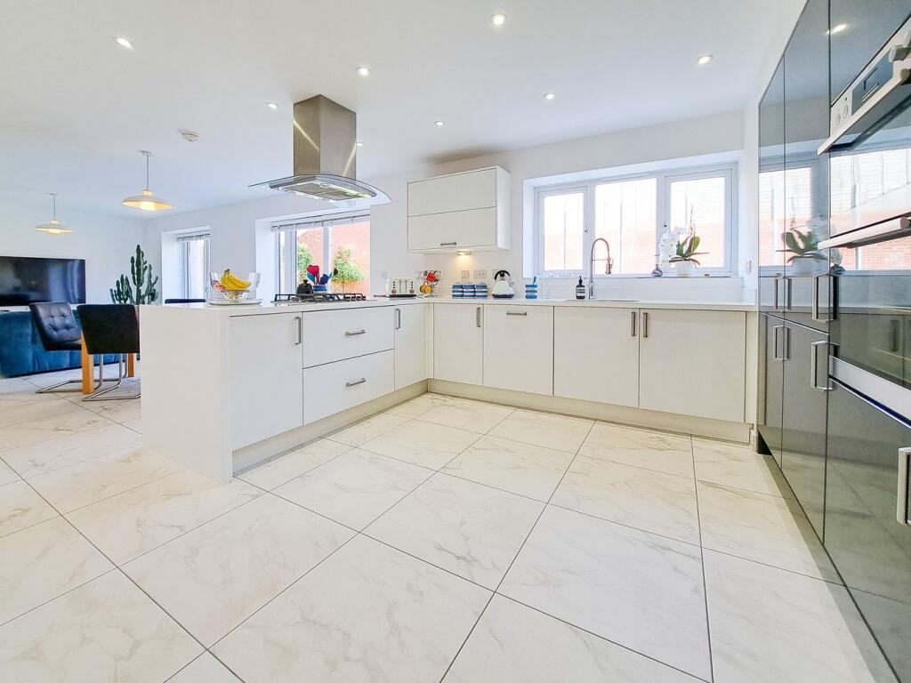 Additional property image - Yarrow Close, Tamworth, B79
