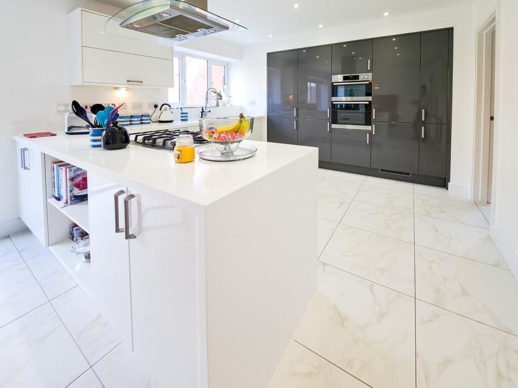 Additional property image - Yarrow Close, Tamworth, B79