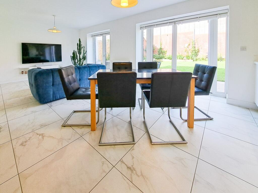 Additional property image - Yarrow Close, Tamworth, B79