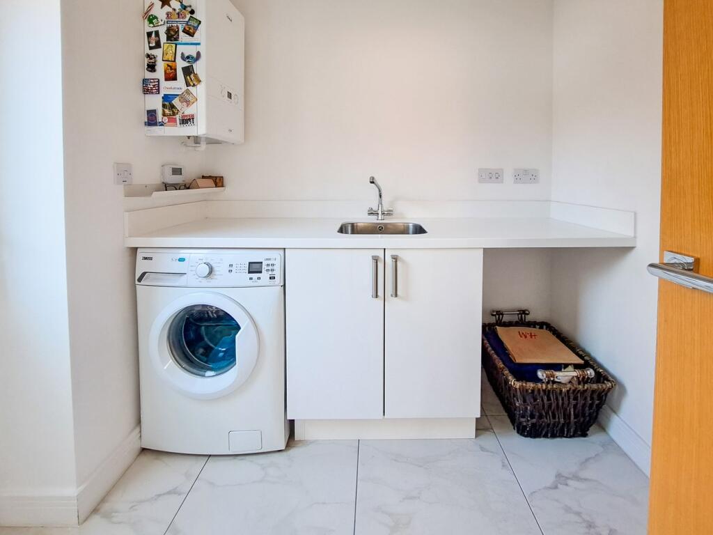 Additional property image - Yarrow Close, Tamworth, B79