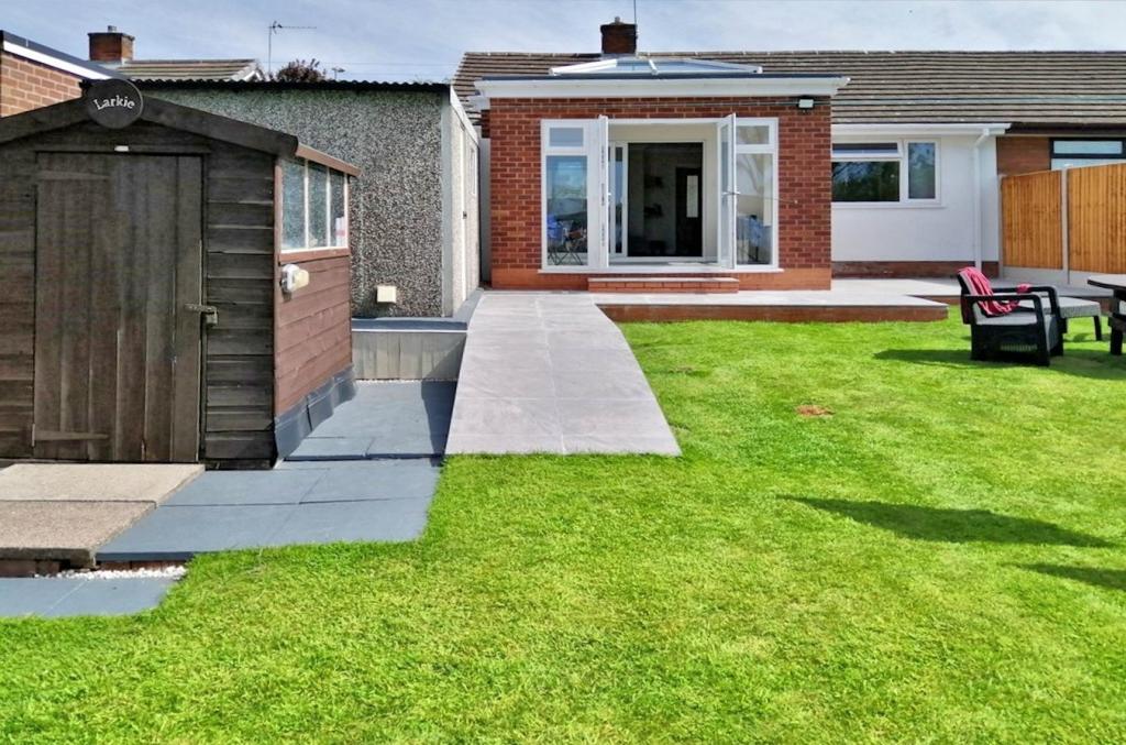 2 bedroom semidetached bungalow for sale in Crane Drive, Burntwood, WS7