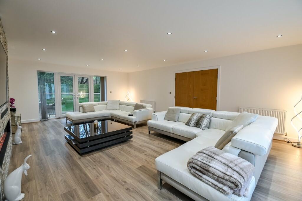 5 bedroom detached house for sale in Rugeley Road, Hednesford, Cannock