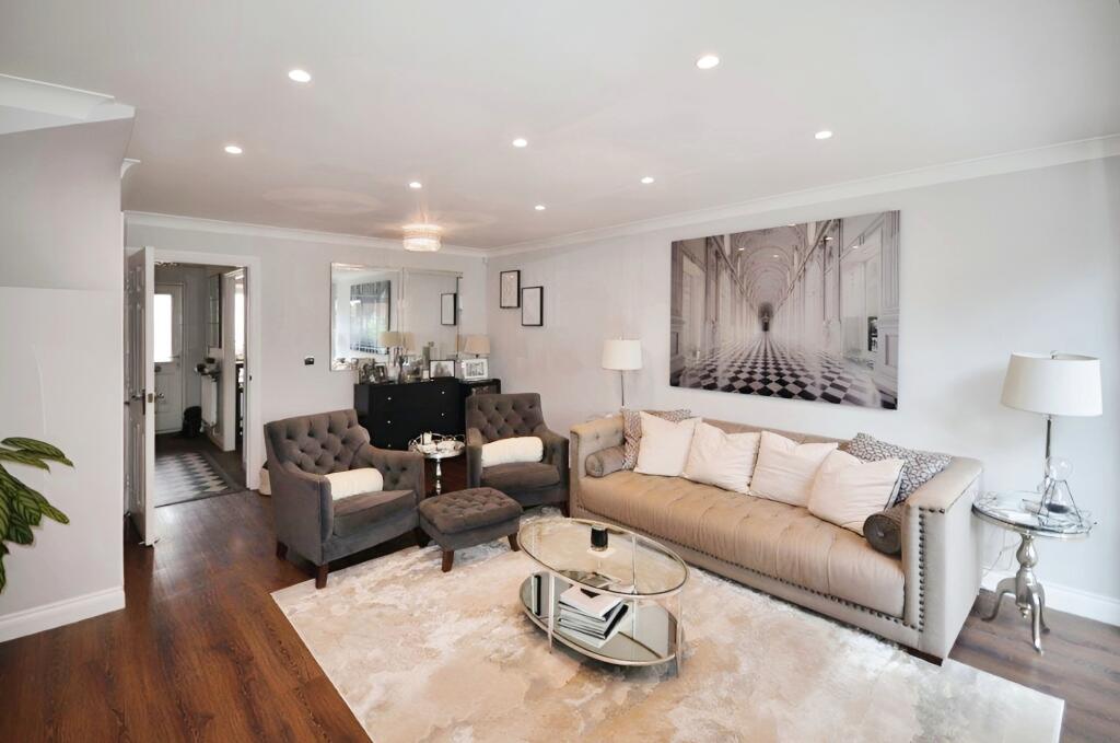 Main image of property: Broomfield Gate, Slough, SL2