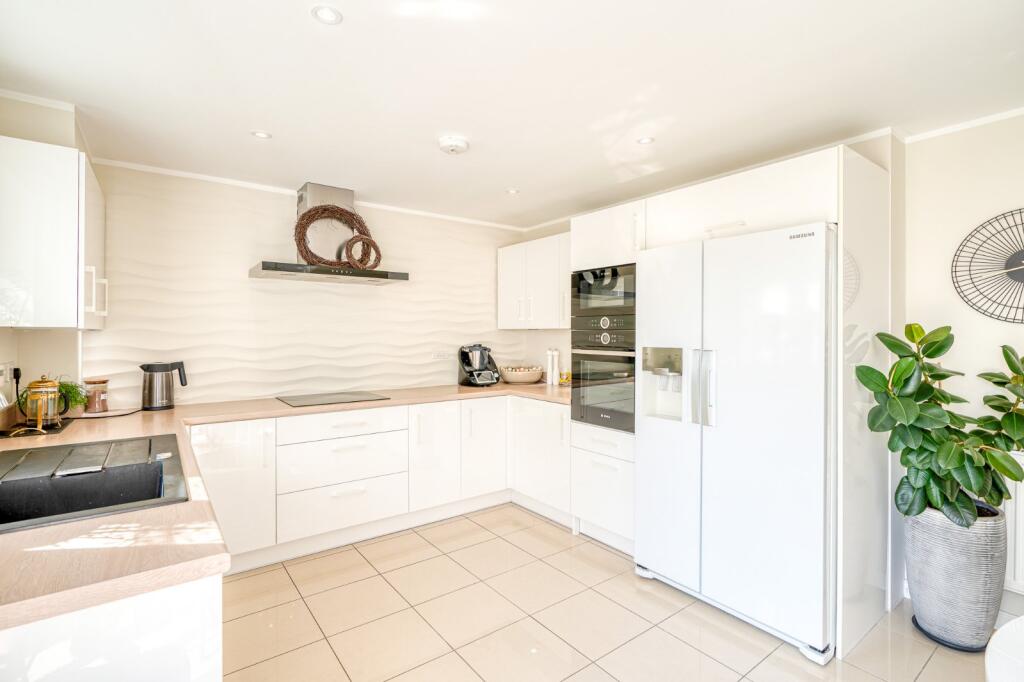 Additional property image - Wood Street, Patchway, Bristol, Gloucestershire, BS34