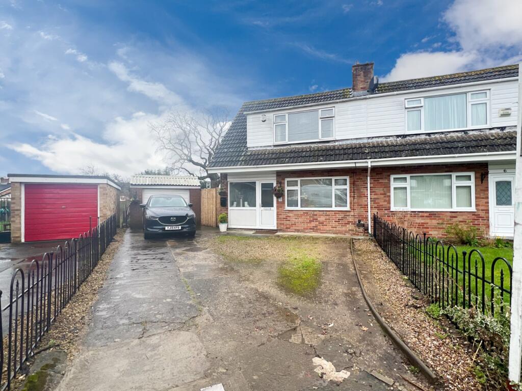 3 bedroom semidetached house for sale in Staverton Close, Stoke Lodge