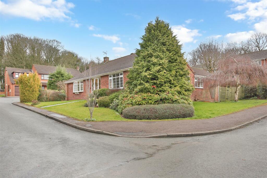 3 bedroom detached bungalow for sale in Elm Tree Drive, Wingerworth