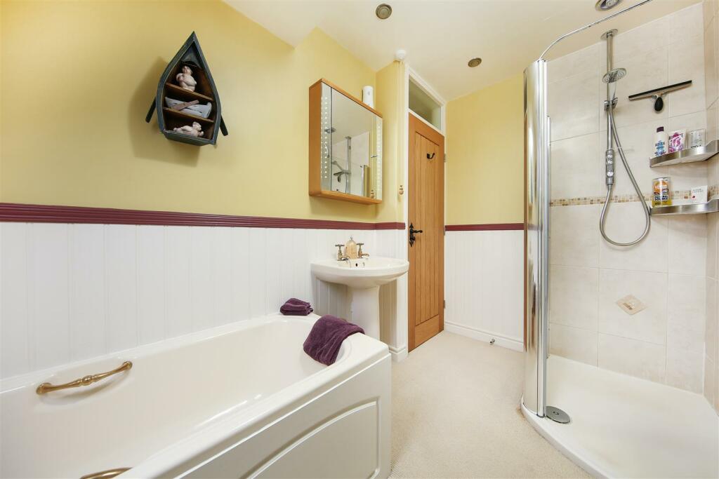 4 bedroom house for sale in Hall Close, Cutthorpe, Chesterfield, S42